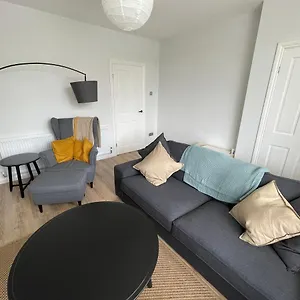 Modern & Spacious With Garden And Parking Sheffield