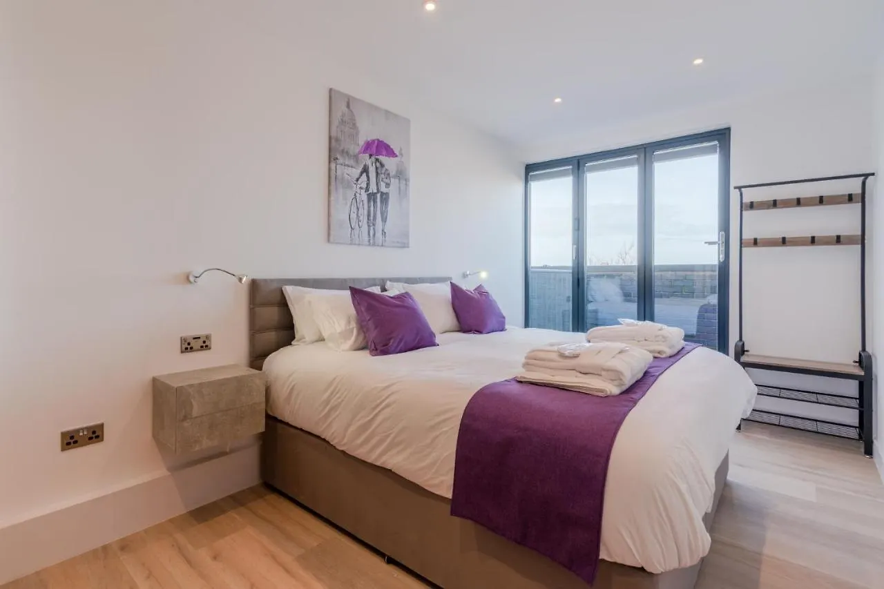 Apartment Central Penthouse With Hot Tub & Views 22 Cheltenham