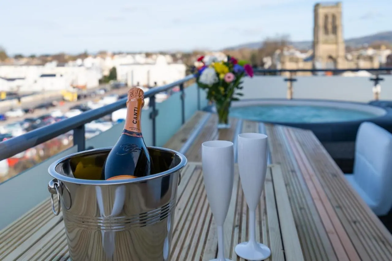 Central Penthouse With Hot Tub & Views 22 Cheltenham United Kingdom